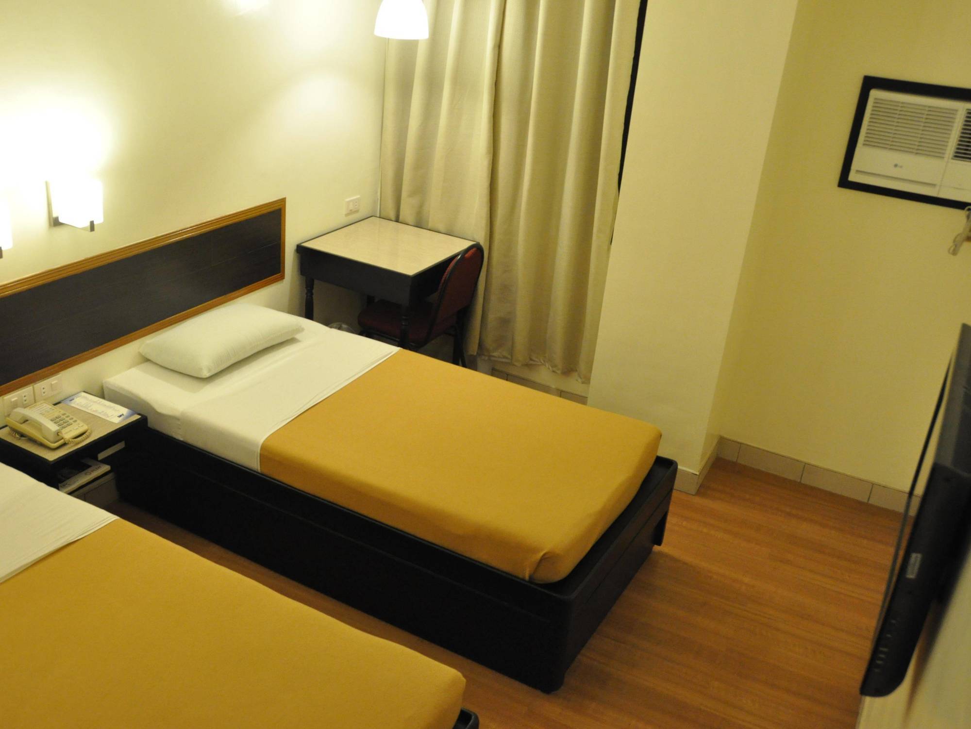 Iloilo Midtown Hotel Exteriör bild